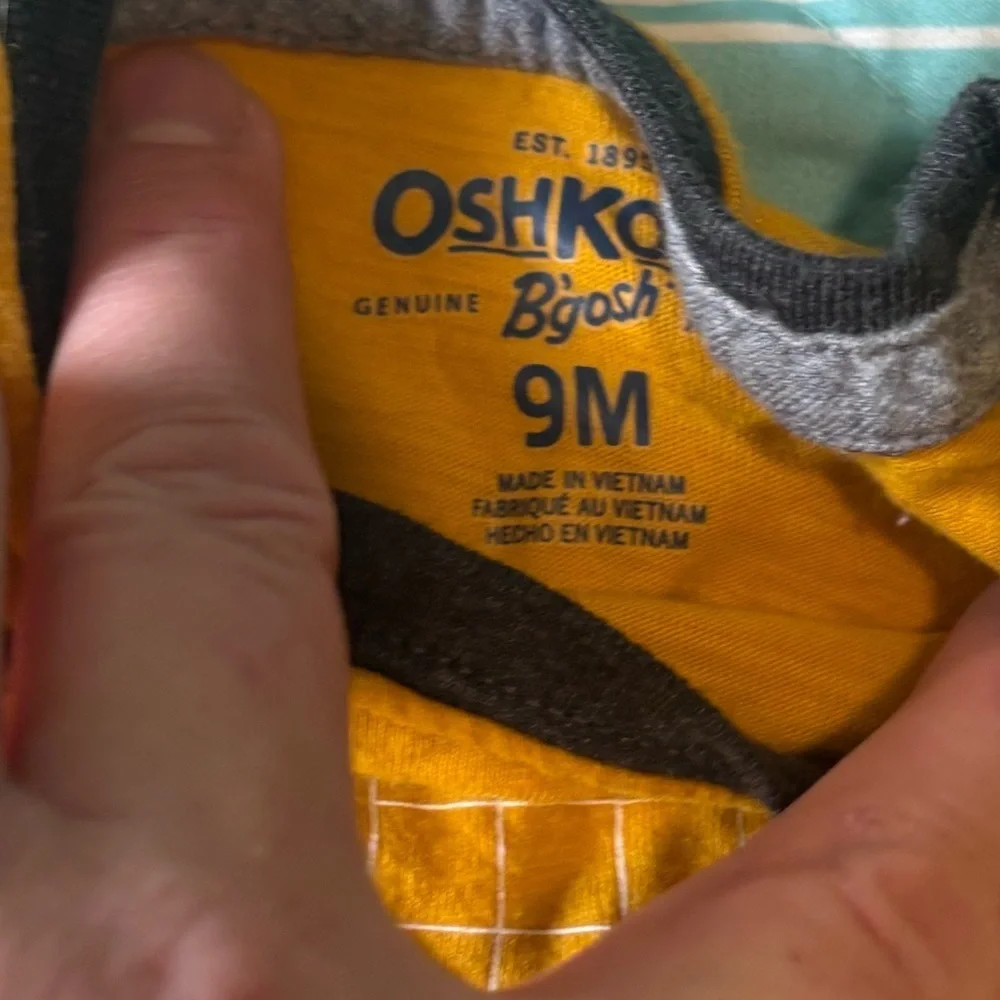 Oshkosh onies 9m